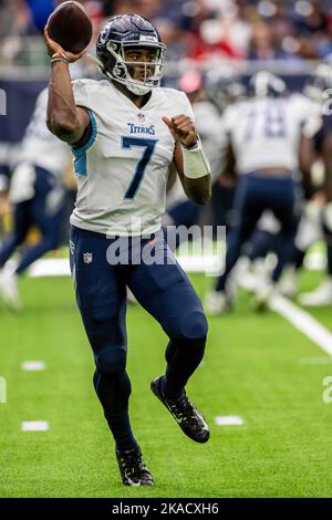 Tennessee Titans quarterback Malik Willis throws against the Kansas City  Chiefs during the first half of an NFL football game, Sunday, Nov. 6, 2022  in Kansas City, Mo. (AP Photo/Reed Hoffmann Stock