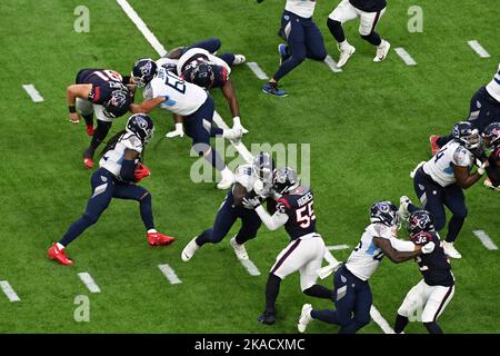 Tennessee Titans running back Derrick Henry (22) runs through the hole created by Tennessee Titans center Ben Jones (60) and Tennessee Titans offensiv Stock Photo