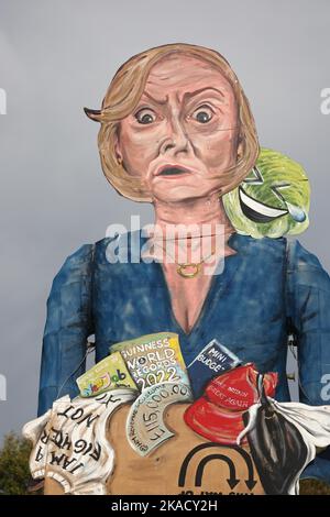 Edenbridge, UK. 2nd Nov, 2022. Members of the Edenbridge Fireworks Society put the finishing touches to a giant effigy of Liz Truss the former Prime Minister of the United Kingdom. Credit: James Boardman/Alamy Live News Stock Photo