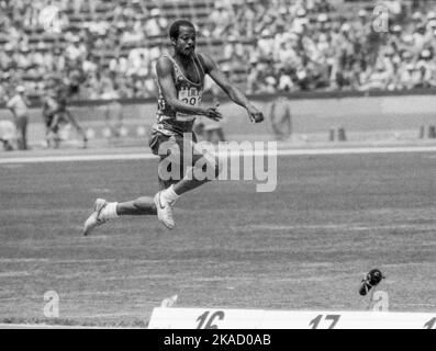 OLYMPIC SUMMERGAMES IN LOS ANGELES USA 1984WILLIE BANKS USA in trpple jump Stock Photo