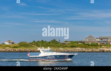 Motor Yacht, Spirit undwway in Montauk Stock Photo