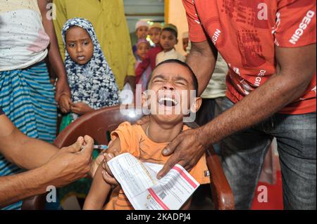 02 Novemeber 2022. Bhulagonj, Sylhet-Bangladesh: Health workers vaccinate Madrasa students aged 5-11 years at Bholaganj Islamic Madrasa in Bholaganj, Companygonj, an upazila bordering Sylhet. (Credit Image: © Md Rafayat Haque Khan/eyepix via ZUMA Press Wire) Stock Photo