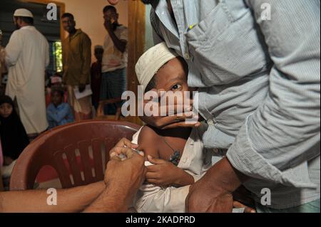 02 Novemeber 2022. Bhulagonj, Sylhet-Bangladesh: Health workers vaccinate Madrasa students aged 5-11 years at Bholaganj Islamic Madrasa in Bholaganj, Companygonj, an upazila bordering Sylhet. (Credit Image: © Md Rafayat Haque Khan/eyepix via ZUMA Press Wire) Stock Photo