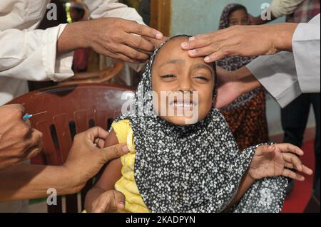 02 Novemeber 2022. Bhulagonj, Sylhet-Bangladesh: Health workers vaccinate Madrasa students aged 5-11 years at Bholaganj Islamic Madrasa in Bholaganj, Companygonj, an upazila bordering Sylhet. (Credit Image: © Md Rafayat Haque Khan/eyepix via ZUMA Press Wire) Stock Photo