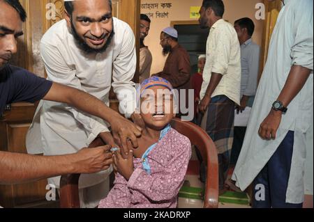 02 Novemeber 2022. Bhulagonj, Sylhet-Bangladesh: Health workers vaccinate Madrasa students aged 5-11 years at Bholaganj Islamic Madrasa in Bholaganj, Companygonj, an upazila bordering Sylhet. (Credit Image: © Md Rafayat Haque Khan/eyepix via ZUMA Press Wire) Stock Photo