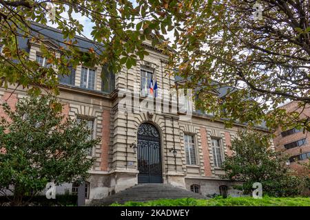 Facade of the historic building of the Institut Pasteur, Paris, France Stock Photo