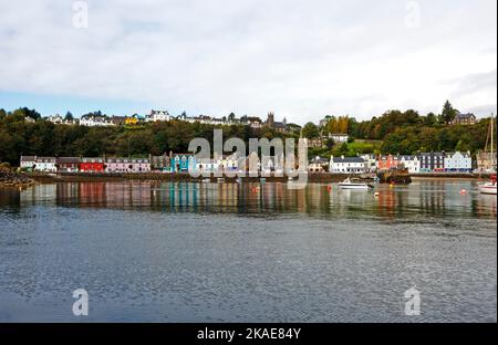 A view of the Main Street with brightly painted properties by the waterfront at Tobermory on the isle of Mull, Argyll and Bute, Scotland. Stock Photo