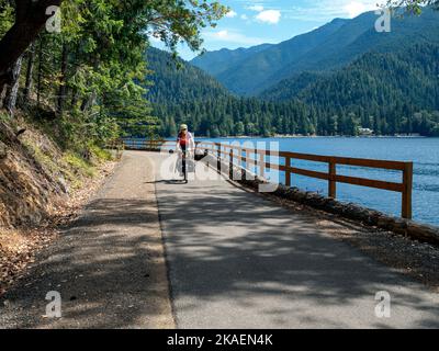 WA22655-00...WASHINGTON - Riding the trail  around Lake Crescent in Olympic National Park,   a scenic highlight of the Olympic Discovery Trail. Stock Photo