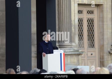 Hommage national pour  l'artiste peintre Pierre Soulages originaire de Rodez, le président de la république Emmanuel Macron prononce un long discours Stock Photo