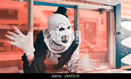 DAVID HOWARD THORNTON in TERRIFIER 2 (2022), directed by DAMIEN LEONE