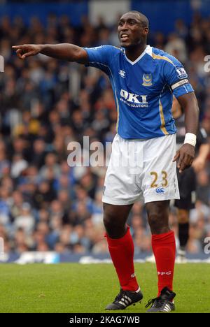 PORTSMOUTH V READING SOL CAMPBELL PIC MIKE WALKER, 2007 Stock Photo