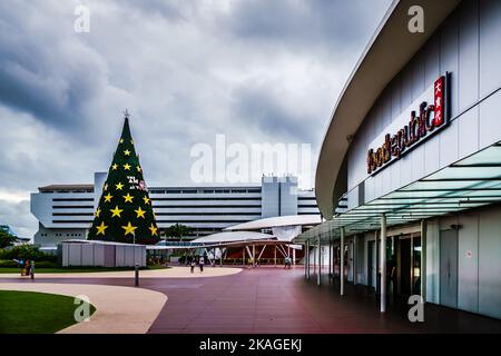 Giant Christmas tree at roof top of Vivocity mall during Christmas season. Stock Photo