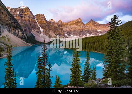 Moraine lake at sunrise, Banff. Canadian Rockies, Alberta, Canada Stock Photo