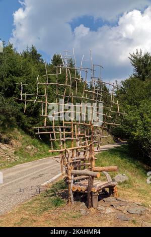 Land-Art course: The Balconies of Aigoual. Work of Marie-Helene Richard: Assisi. Mont Aigoual, Gard, Occitanie. Stock Photo