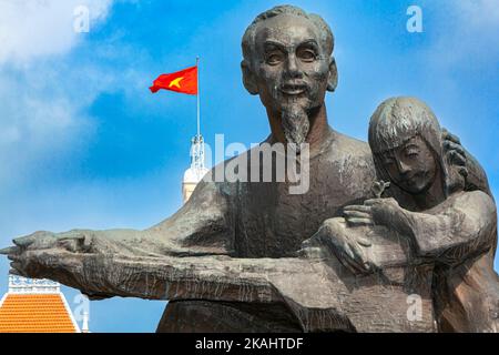 Ho Chi Minh statue and People's Committee Building, City Hall, central Saigon, Vietnam Stock Photo