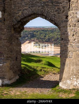 Through the entrance to Pennard Castle to Three Cliffs Bay, Gower Peninsula, Wales Stock Photo