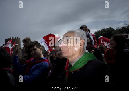 Italian Partisans celebrate the Italy's liberation day in Rome on April 25, 2016. The demonstration is organized by ANPI (National Association of the Italian Partisans) to remind the 71th anniversary of the end of the Italian Civil War and the end of Nazi occupation of the country during World War II. (Photo by Antonio Masiello/NurPhoto) *** Please Use Credit from Credit Field *** Stock Photo