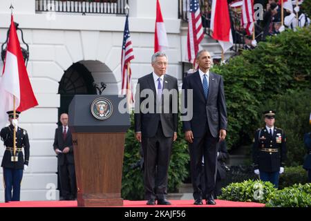 Washington, D.C. — On Tuesday, August 2, on the South Lawn of the White House, l-r, Prime Minister Lee Hsien Loong, of Singapore, and President Barack Obama, stand at attention at the start of the State Arrival ceremony. (Photo by Cheriss May/NurPhoto) *** Please Use Credit from Credit Field *** Stock Photo