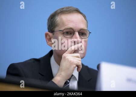 Berlin Mayor Michael Mueller is pictured during a news conference hold to inform media on the state of the investigations regarding the possible attack in Berlin, Germany on December 20, 2016. Yesterday a lorry truck drove through a Christmas market close to the Kaiser-Wilhelm-Gedaechtniskirche killing 12 people and injuring about 45. (Photo by Emmanuele Contini/NurPhoto) *** Please Use Credit from Credit Field *** Stock Photo