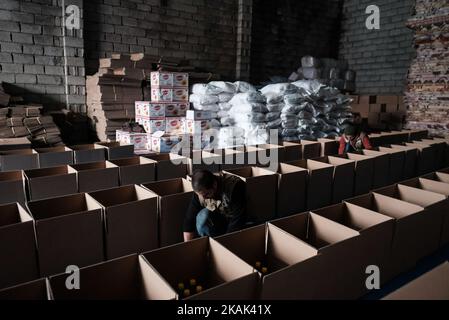Volunteers from Iraqi NGO RNVDO humanitarian aid distribution in their warehouse in Erbil, on December 25, 2016. Boxes containing food and hygiene kits will be distributed among civilians who had to flee from troubled provinces of Iraq but also return to their homes. With tens of thousands from Mosul now adding to the four million IDPs already in the country, IraqÂ’s displacement crisis is unsustainable,Â’ says Mark Lattimer, MRGÂ’s Executive Director. Â‘As temperatures drop and large numbers of IDPs are prevented from registering to receive state aid, Iraq is facing a humanitarian tragedy th Stock Photo
