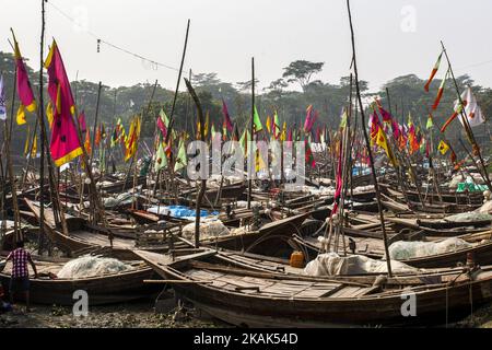 Brave fishermen of Bhola, Bangladesh on 31 December 2016. Bhola is a southern coastal district of Bangladesh, agriculture and fishing are two major profession for the people of Bhola. Fishermen are preparing their net and boat to go to the mighty river Meghna one of the most fierce river of Bangladesh.(Photo by Khandaker Azizur Rahman Sumon/NurPhoto) *** Please Use Credit from Credit Field *** Stock Photo