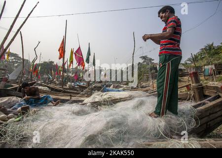 Brave fishermen of Bhola, Bangladesh on 31 December 2016. Bhola is a southern coastal district of Bangladesh, agriculture and fishing are two major profession for the people of Bhola. Fishermen are preparing their net and boat to go to the mighty river Meghna one of the most fierce river of Bangladesh.(Photo by Khandaker Azizur Rahman Sumon/NurPhoto) *** Please Use Credit from Credit Field *** Stock Photo