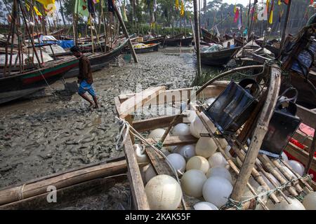 Brave fishermen of Bhola, Bangladesh on 31 December 2016. Bhola is a southern coastal district of Bangladesh, agriculture and fishing are two major profession for the people of Bhola. Fishermen are preparing their net and boat to go to the mighty river Meghna one of the most fierce river of Bangladesh.(Photo by Khandaker Azizur Rahman Sumon/NurPhoto) *** Please Use Credit from Credit Field *** Stock Photo