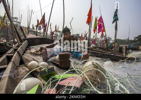 Brave fishermen of Bhola, Bangladesh on 31 December 2016. Bhola is a southern coastal district of Bangladesh, agriculture and fishing are two major profession for the people of Bhola. Fishermen are preparing their net and boat to go to the mighty river Meghna one of the most fierce river of Bangladesh.(Photo by Khandaker Azizur Rahman Sumon/NurPhoto) *** Please Use Credit from Credit Field *** Stock Photo