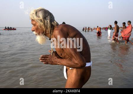 Hindu devotees take a holy bath and perform rituals at the Gangasagar Island, around 150 kms south of Kolkata on January 15, 2017. More than 700,000 Hindu pilgrims and sadhus - holy men - are expected to gather at the confluence of the River Ganges and the Bay of Bengal during the Gangasagar Mela to take a 'holy dip' in the ocean on the occasion of Makar Sankranti, a holy day of the Hindu calendar considered to be of great religious significance in Hindu mythology. (Photo by Sushavan Nandy/NurPhoto) *** Please Use Credit from Credit Field *** Stock Photo