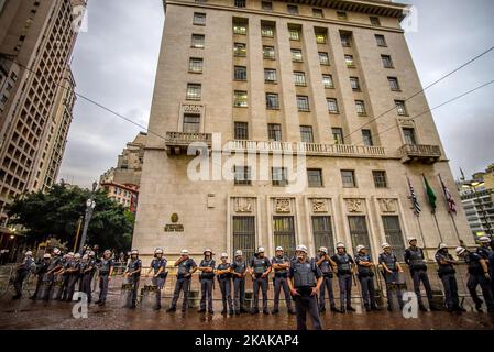 Riot police stand guard during a civil servants protest against the government proposed fare hike on public transportation in Sao Paulo, Brazil, Thursday, Jan. 19, 2017. The protest was organized by the Free Fare Movement, the same group that initiated mass anti-government demonstrations that filled streets across Brazil in 2013. (Photo by Cris Faga/NurPhoto) *** Please Use Credit from Credit Field *** Stock Photo