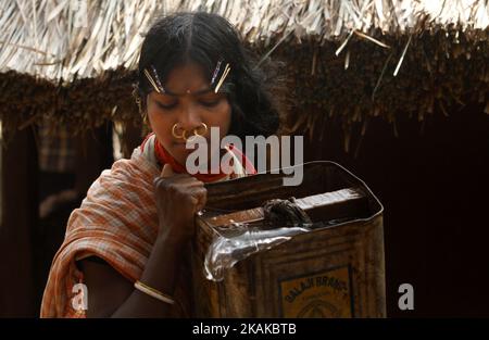 Indigenous Dongria caste tribes look near to their temporary traditional huts as they are preparing it ahead of an annual Tribal Fair, scheduled to starts on the Republic Day of India in the eastern Indian city Bhubaneswar, India, Saturday, 21 January 2017. These Dongria caste tribes live inside the Niyamgiri hills of Kalahandi district of Odisha state in India. (Photo by NurPhoto) *** Please Use Credit from Credit Field *** Stock Photo