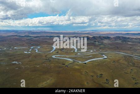 (221103) -- ABA, Nov. 3, 2022 (Xinhua) -- This aerial photo taken on Oct. 19, 2022 shows a view of the Requ River in Ruoergai County of Aba Tibetan-Qiang Autonomous Prefecture, southwest China's Sichuan Province. The Ruoergai Wetland National Nature Reserve is established to protect local peat swamp ecosystem and rare species such as the black-necked crane. Noted for vast grassland dotted with winding rivers, lakes and swamps, this nature reserve became one at the national level in 1998, and was designated as a wetland of international importance in 2008.   The ecological environment of protec Stock Photo