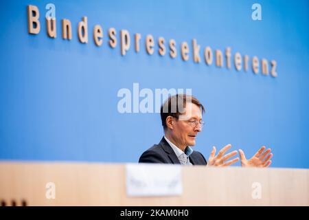 Berlin, Germany. 03rd Nov, 2022. Karl Lauterbach (SPD), Federal Minister of Health, speaks at a press conference on the health threat posed by fossil fuels. Credit: Christoph Soeder/dpa/Alamy Live News Stock Photo