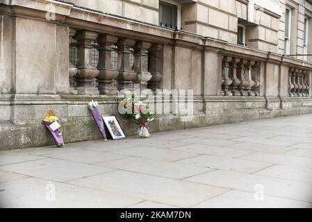 Floral tributes and a framed photograph in Whitehall following yesterday's attack in which one police officer was killed, on March 23, 2017 in London, England. Four people have been killed and around 40 people injured following yesterday's attack by the Houses of Parliament in Westminster. (Photo by Karyn Louise/NurPhoto) *** Please Use Credit from Credit Field *** Stock Photo