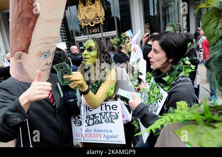 'Swamp-people' protest Republican Sen. Pat Toomey at a Tax Day protest in Center City Philadelphia, on April 15, 2017. Around the nation thousands are expected to participate in similar protests against the Trump-administration. (Photo by Bastiaan Slabbers/NurPhoto) *** Please Use Credit from Credit Field ***
