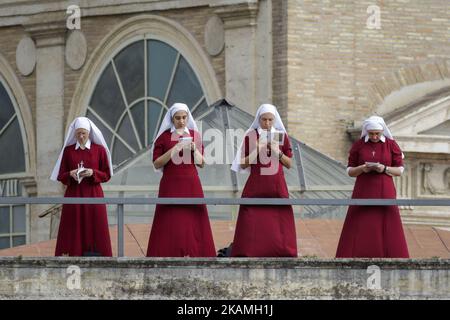 Nuns pray as Pope Francis leads the Easter Sunday Mass in St. Peter's Square in Vatican City, Vatican on April 16, 2017. (Photo by Giuseppe Ciccia/NurPhoto) *** Please Use Credit from Credit Field *** Stock Photo