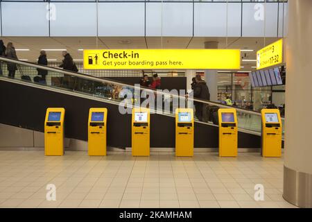 Various images during a misty day inside the airport terminal, the gates, outside of the terminal and the apron with various airplanes and airlines in Amsterdam international airport, Schiphol. Schiphol is the largest airport in the Netherlands and one the most important in Europe with 63,6 million passengers per year. (Photo by Nicolas Economou/NurPhoto) *** Please Use Credit from Credit Field *** Stock Photo