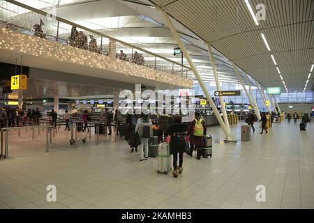 Various images during a misty day inside the airport terminal, the gates, outside of the terminal and the apron with various airplanes and airlines in Amsterdam international airport, Schiphol. Schiphol is the largest airport in the Netherlands and one the most important in Europe with 63,6 million passengers per year. (Photo by Nicolas Economou/NurPhoto) *** Please Use Credit from Credit Field *** Stock Photo