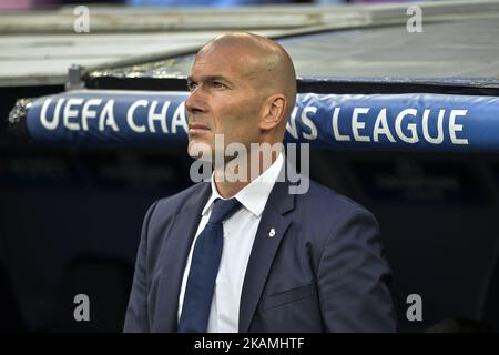 Real Madrid coach Zinedine Zidane looks on during the UEFA Champions League Quarter Final second leg match between Real Madrid CF and FC Bayern Muenchen at Estadio Santiago Bernabeu on April 18, 2017 in Madrid, Spain. ( (Photo by Isa Saiz/NurPhoto) *** Please Use Credit from Credit Field *** Stock Photo