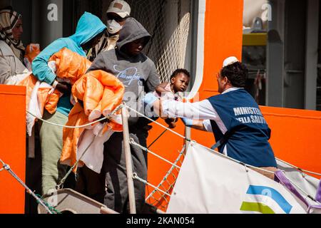 Landing of immigrate in the port of Salerno, Campania, Italy on May 9, 2017. The Siem Pilot ship carried about 900 migrants from Subsaharian, on the ship there was a dead body of child of three years old. (Photo by Paolo Manzo/NurPhoto) *** Please Use Credit from Credit Field *** Stock Photo