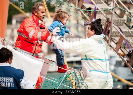 Landing of immigrate in the port of Salerno, Campania, Italy on May 9, 2017. The Siem Pilot ship carried about 900 migrants from Subsaharian, on the ship there was a dead body of child of three years old. (Photo by Paolo Manzo/NurPhoto) *** Please Use Credit from Credit Field *** Stock Photo