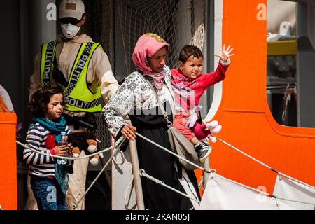 Landing of immigrate in the port of Salerno, Campania, Italy on May 9, 2017. The Siem Pilot ship carried about 900 migrants from Subsaharian, on the ship there was a dead body of child of three years old. (Photo by Paolo Manzo/NurPhoto) *** Please Use Credit from Credit Field *** Stock Photo