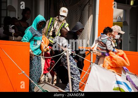 Landing of immigrate in the port of Salerno, Campania, Italy on May 9, 2017. The Siem Pilot ship carried about 900 migrants from Subsaharian, on the ship there was a dead body of child of three years old. (Photo by Paolo Manzo/NurPhoto) *** Please Use Credit from Credit Field *** Stock Photo