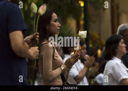 Visakha Bucha, the Buddhist holiday that marks the day of Buddha's birth, death, and day of reaching nirvana, is celebrated at Bangkok's Wat Pathum Wan on May 10th, 2017. Devotees came and offered donations of money and goods in order to make merit, as well as taking part in the tien wian procession at dusk, walking around the inner temple grounds at dusk holding lotus flowers and candles. (Photo Adryel Talamantes/NurPhoto) *** Please Use Credit from Credit Field *** Stock Photo