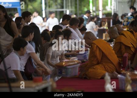 Visakha Bucha, the Buddhist holiday that marks the day of Buddha's birth, death, and day of reaching nirvana, is celebrated at Bangkok's Wat Pathum Wan on May 10th, 2017. Devotees came and offered donations of money and goods in order to make merit, as well as taking part in the tien wian procession at dusk, walking around the inner temple grounds at dusk holding lotus flowers and candles. (Photo Adryel Talamantes/NurPhoto) *** Please Use Credit from Credit Field *** Stock Photo