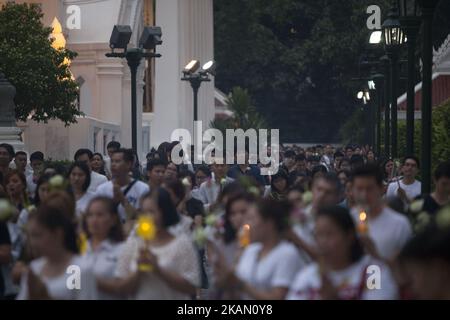 Visakha Bucha, the Buddhist holiday that marks the day of Buddha's birth, death, and day of reaching nirvana, is celebrated at Bangkok's Wat Pathum Wan on May 10th, 2017. Devotees came and offered donations of money and goods in order to make merit, as well as taking part in the tien wian procession at dusk, walking around the inner temple grounds at dusk holding lotus flowers and candles. (Photo Adryel Talamantes/NurPhoto) *** Please Use Credit from Credit Field *** Stock Photo