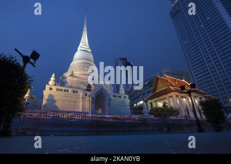 Visakha Bucha, the Buddhist holiday that marks the day of Buddha's birth, death, and day of reaching nirvana, is celebrated at Bangkok's Wat Pathum Wan on May 10th, 2017. Devotees came and offered donations of money and goods in order to make merit, as well as taking part in the tien wian procession at dusk, walking around the inner temple grounds at dusk holding lotus flowers and candles. (Photo Adryel Talamantes/NurPhoto) *** Please Use Credit from Credit Field *** Stock Photo