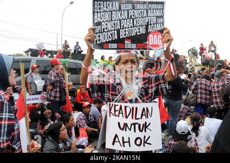 Supporters of Jakarta's governor Basuki Tjahaja Purnama or better known as 'Ahok' demonstrate at Jakarta Cipinang prison on May 9, 2017. Jakarta's Christian governor was jailed for two years after being found guilty of blasphemy, in a shock decision that has stoked concerns over rising religious intolerance in the world's most populous Muslim-majority nation. (Photo by Dasril Roszandi/NurPhoto) *** Please Use Credit from Credit Field *** Stock Photo
