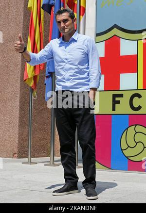 FC Barcelona head coach Ernesto Valverde and Real Betis manager Joan ...