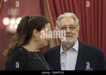 Spanish tenor Placido Domingo with Italian soprano Anna Pirozzi before a press conference to present 'Macbeth' the opera by Giuseppe Verdi based on William Shakespeare's tragedy in Teatro Real in Madrid on July 7, 2017 (Photo by Oscar Gonzalez/NurPhoto) *** Please Use Credit from Credit Field *** Stock Photo